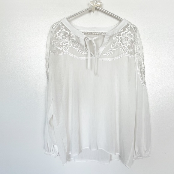 Floral Lace Embroidered Blouse - Picture 2 of 13
